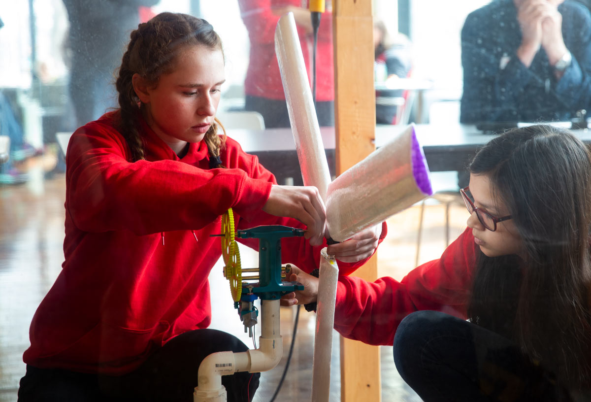 2019 contestants preparing for wind turbine testing