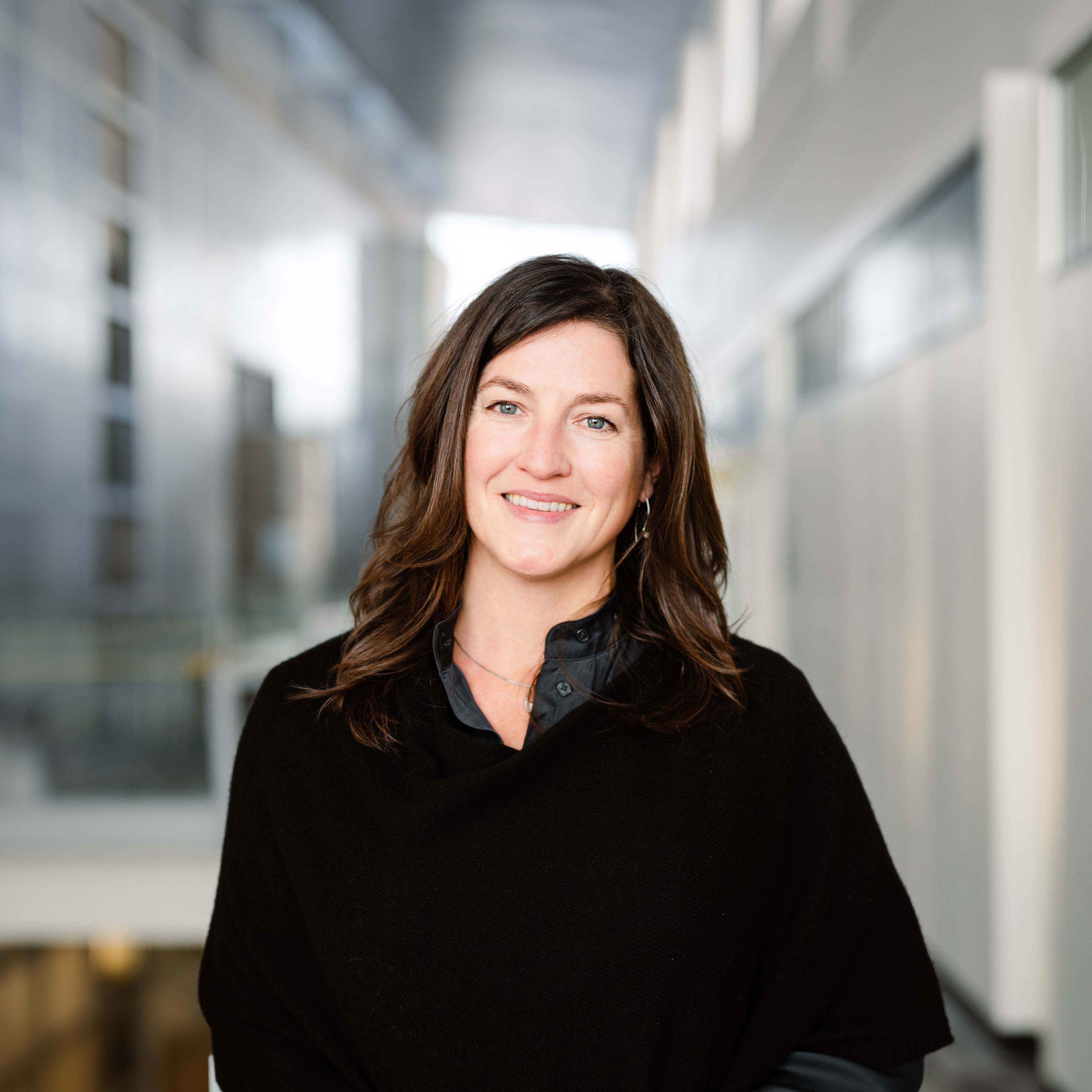 Headshot of Angela Pakes