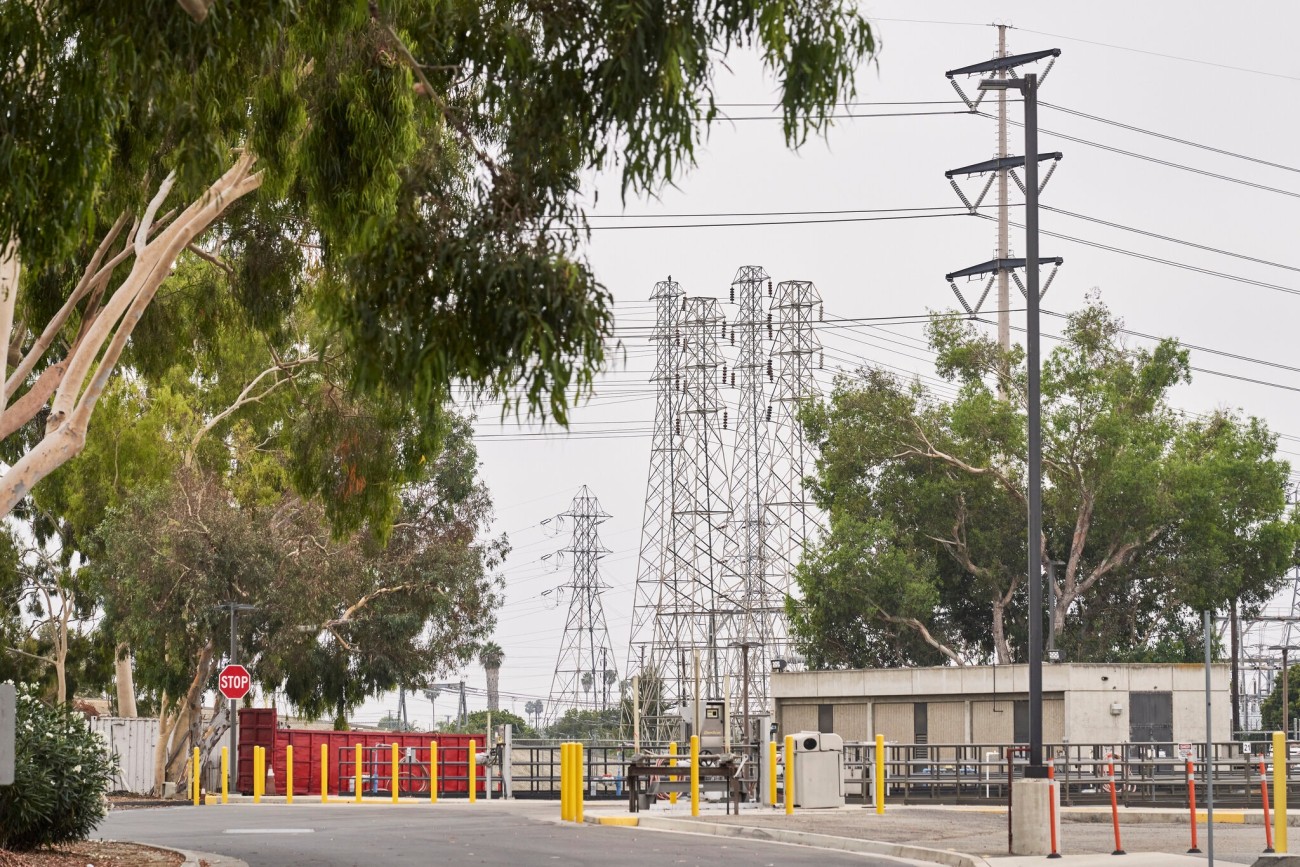 its-electric-grid-under-strain-california-turns-to-batteries