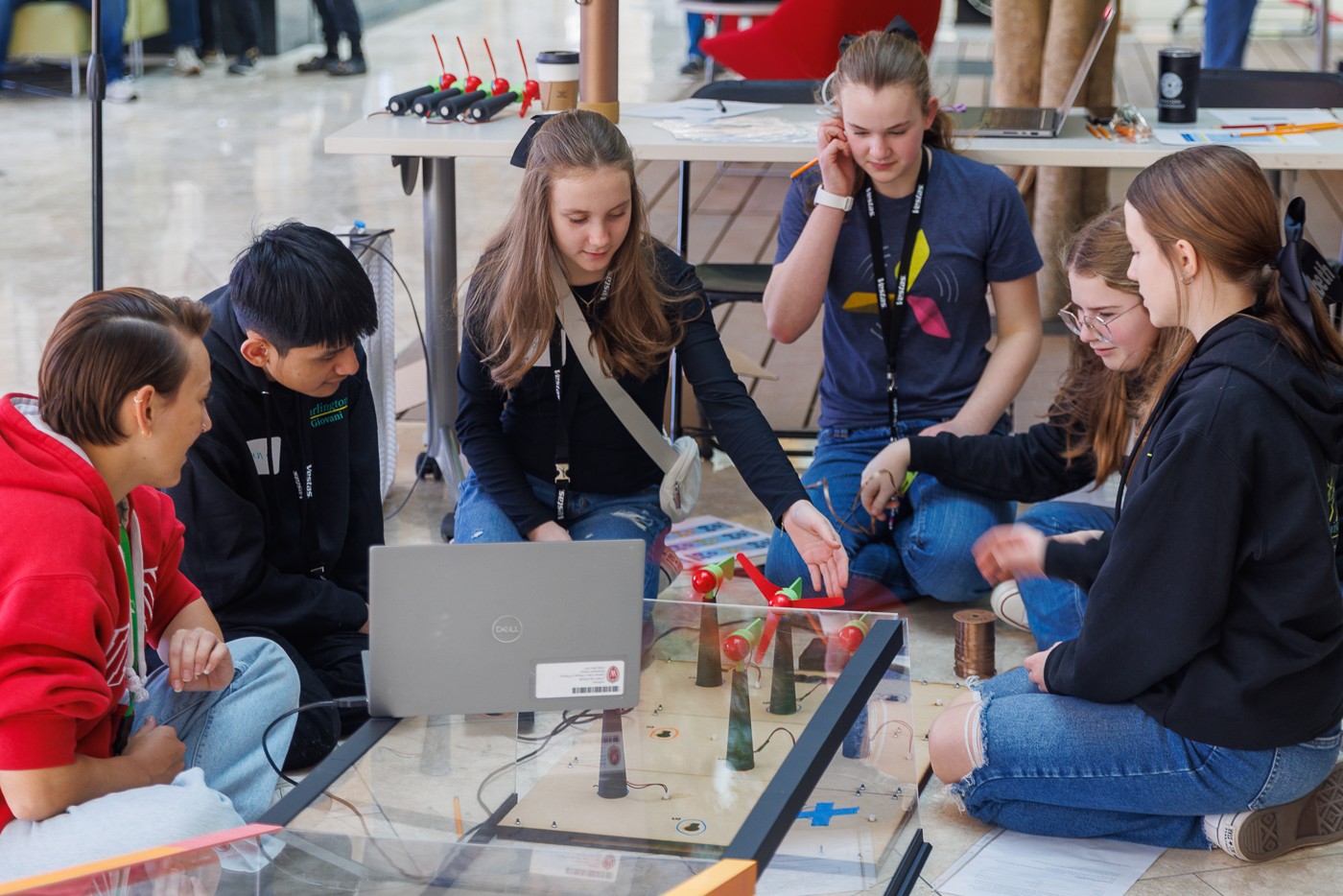 Students from Darlington participate in an instant challenge during the Wisconsin KidWind competition